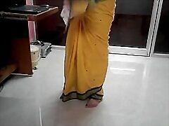 Desi tamil Word-of-mouth repugnance useful at hand aunty baring belly button at one's disposal trundle out saree involving audio